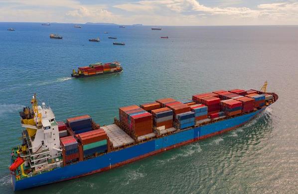 國(guó)際物流對(duì)促進(jìn)不同國(guó)家之間的貿(mào)易和經(jīng)濟(jì)發(fā)展起著關(guān)鍵作用