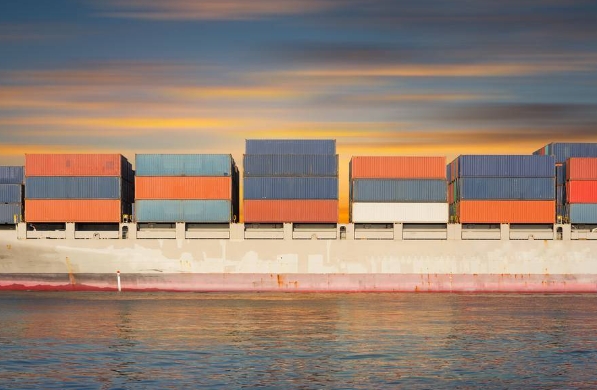 貨運(yùn)代理提供了便捷高效的貨運(yùn)服務(wù)，也為全球貿(mào)易繁榮做出重要貢獻(xiàn)