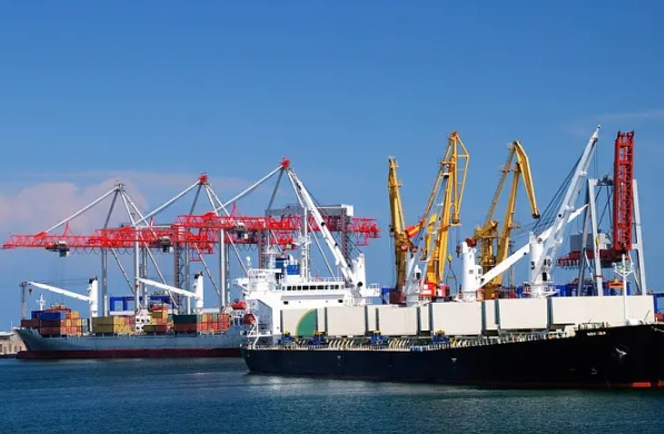 美國貨運代理憑借其專業(yè)高效的服務(wù)成為了連接世界貿(mào)易的重要橋梁