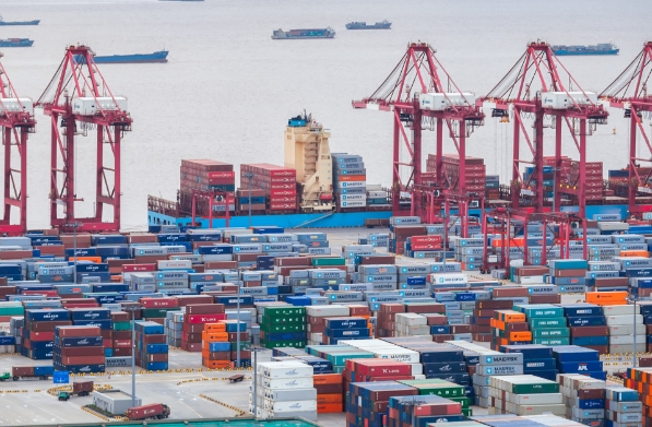 貨代公司為客戶提供專業(yè)的物流服務(wù)，更在無形中推動世界經(jīng)濟發(fā)展