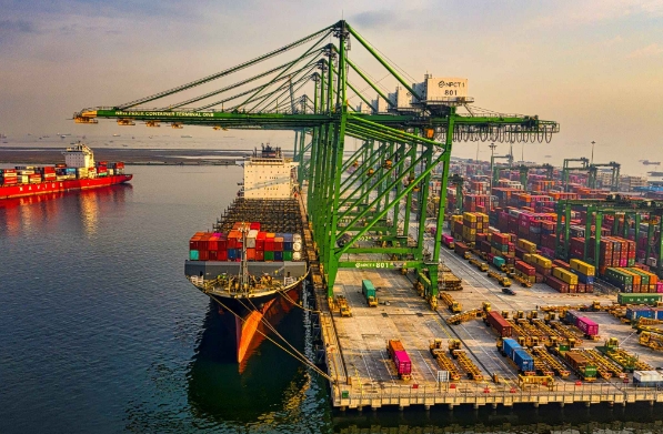 國際物流以其獨特的魅力與復(fù)雜性，編織著一張連接世界的網(wǎng)絡(luò)