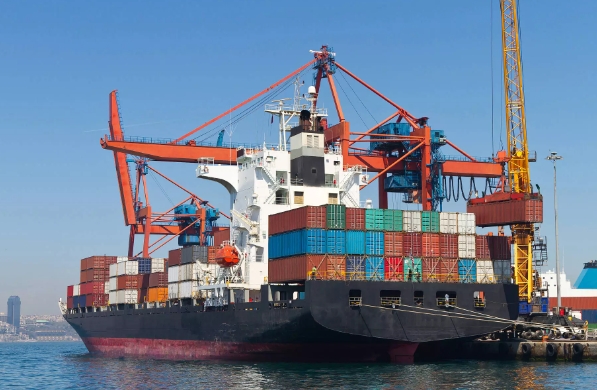 在全球經(jīng)濟(jì)一體化的浪潮中，海運(yùn)物流公司如同海上的“動(dòng)脈”