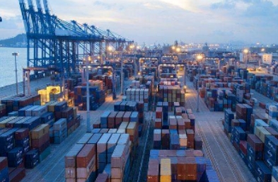 國際貨代不僅降低了交易成本、還提升了運(yùn)輸效率、保障了貿(mào)易安全