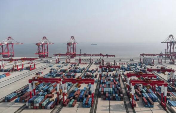 在國(guó)際貿(mào)易的大舞臺(tái)上，貨代公司扮演著多重角色