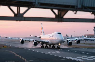 國際物流：海運(yùn) / 空運(yùn) / 陸運(yùn)全鏈路，全球門到門直達(dá)